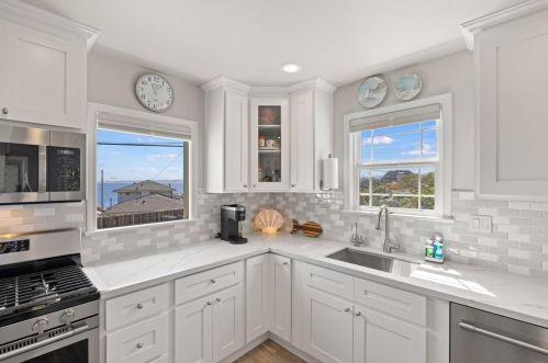 925 Balboa Ave, Del Monte Park CA  93950-2203 exterior