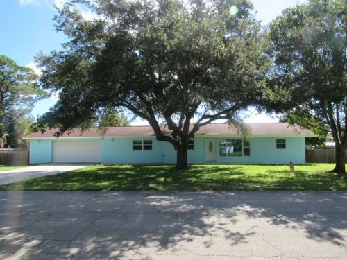 9845 Honeysuckle Dr, Sebastian, FL 32976-3319