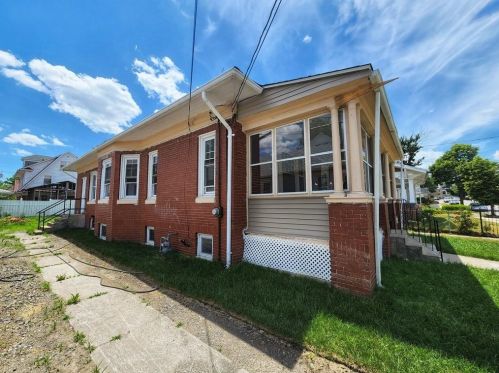 240 Gallatin St, Providence RI  02907-1906 exterior