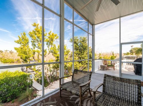 5690 Pne Tree Dr, Sanibel FL 33957-2304 exterior