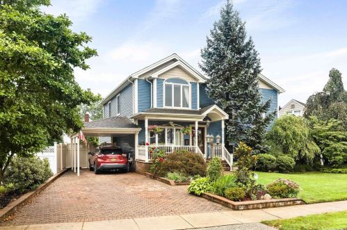 3686 Howard Ln, North Wantagh, NY 11793-1626