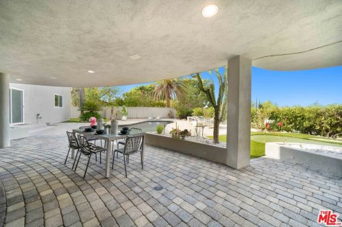 22733 De Kalb Dr, Calabasas CA  91302-4805 exterior
