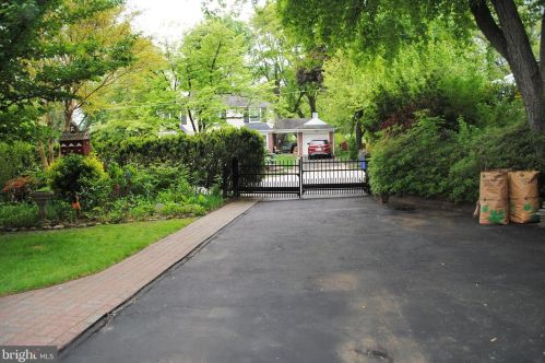 8201 Frst Hl Dr, Melrose Park PA  19027-1520 exterior