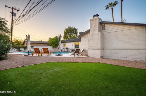 1011 Cavalier Dr, Phoenix AZ 85019-1717 exterior