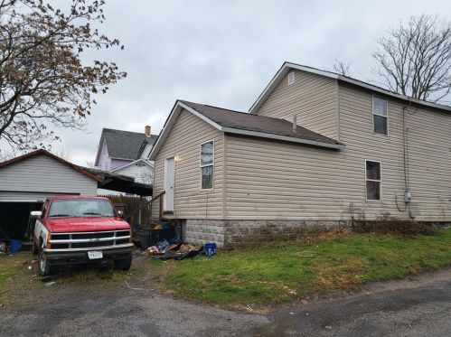 161 5th Ave, Hermitage, PA 16146-2265