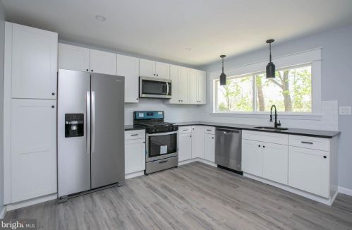 100 Oxford Ave, Berlin Boro NJ  08009-9347 exterior