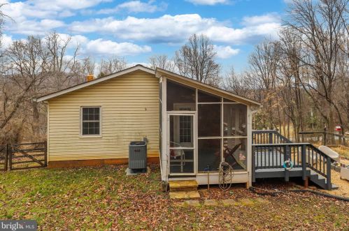 499 Rome Beauty Dr, Linden VA  22642-6441 exterior