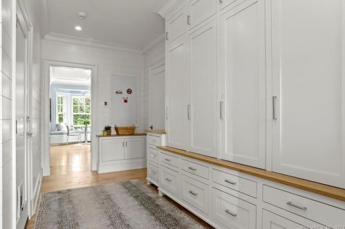 310 South Ave, New Canaan CT  06840-5820 exterior