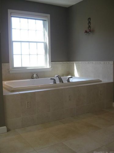 109 Moore Hill Dr, Southington CT  06489-2929 exterior