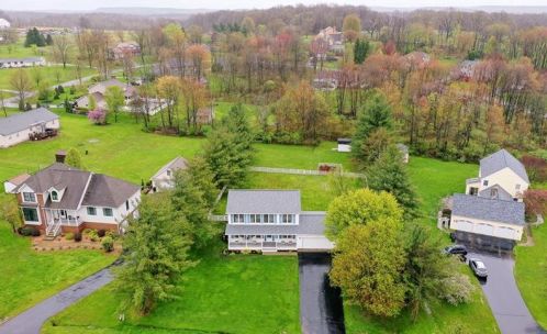 111 Applewood Ln, Slippery Rock, PA 16057-2901