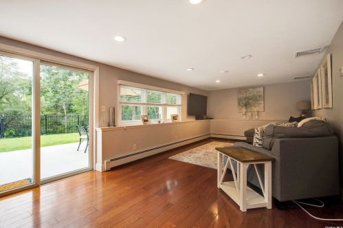 429 Hillside Ave, West Sayville NY  11796-1205 exterior