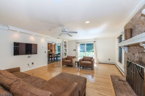 77 Fountain Dr, Skyline Lakes NJ  07456-2406 exterior