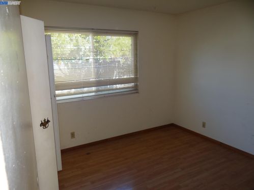 2709 Shamrock Dr, Richmond CA  94806-1524 exterior
