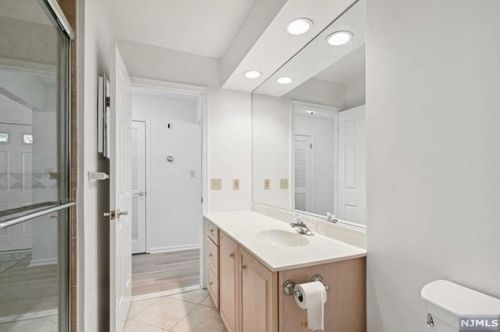 72 Fromm Ct, Mahwah NJ  07430-2958 exterior