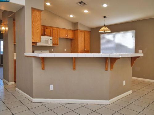 1062 Schadeck St, Manteca CA  95336-5956 exterior