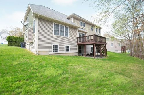 37 Millers Brook Dr, Cumberland, RI 02864-6163
