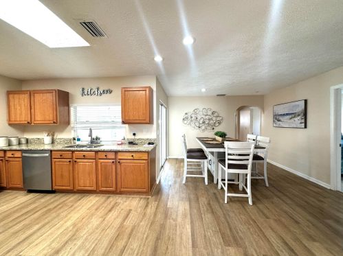 2062 Floresta Dr, Fort Pierce FL  34984-4706 exterior