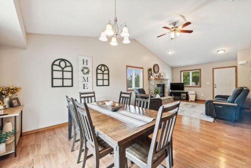 1987 Windmill Dr, Hammond WI  54002-5137 exterior
