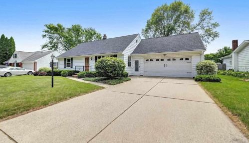 3012 Colleen Dr, Green Bay, WI 54311-5705