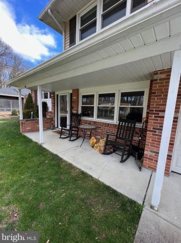 16 Alcott Dr, Wilmington, DE 19808-3702