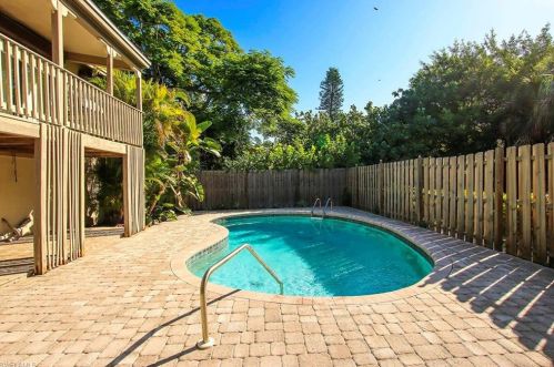 1666 Middle Gulf Dr, Sanibel FL  33957-6307 exterior
