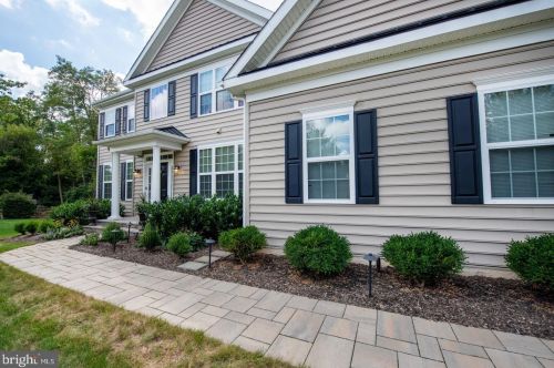 1315 Stonegate Dr, Downingtown, PA 19335-5602