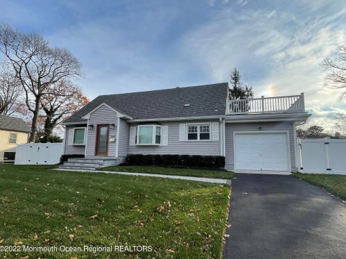 282 Berger Ave, Oakhurst NJ  07755-1761 exterior