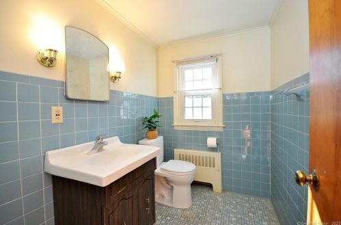 11 Hiram Ln, Bloomfield CT  06002-1224 exterior