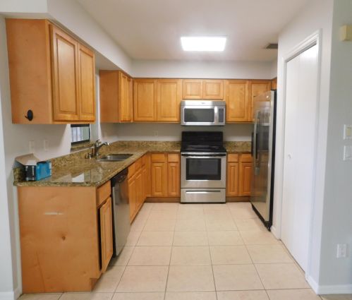 7507 Ocala Ave, Fort Pierce FL  34951-2422 exterior