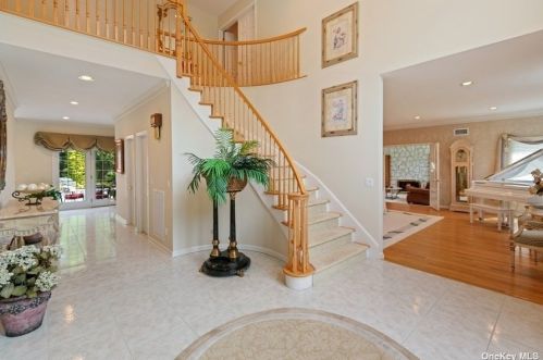 6 Ariana Ct, Muttontown, NY 11771-3417