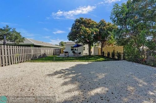 228 8th Ave, Delray Beach FL  33483-5523 exterior