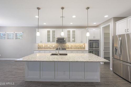 948 Angel Dr, Chandler, AZ 85248