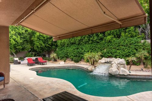 8 King Edward Ct, Rancho Mirage CA  92270-1621 exterior