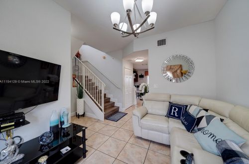 17845 74th Ct, Hialeah FL  33015-8441 exterior