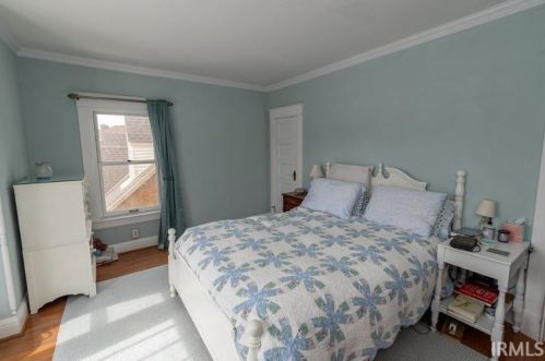 321 Edgewater Dr, Mishawaka IN  46545-6910 exterior