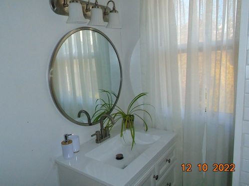 1405 Taylor Ave, New Kensington PA  15068-4155 exterior