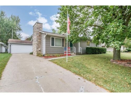 1325 Cress Pkwy, Hiawatha, IA 52233-1843