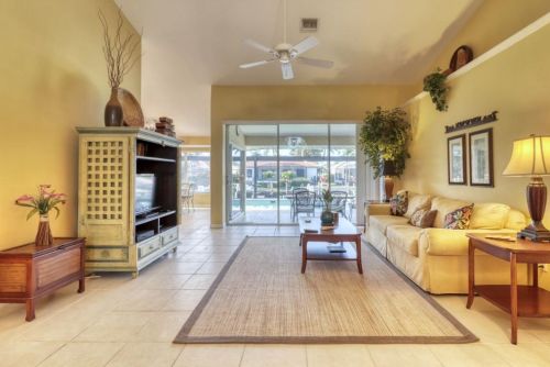 1827 Woodbine Ct, Marco Island, FL 34145-4737