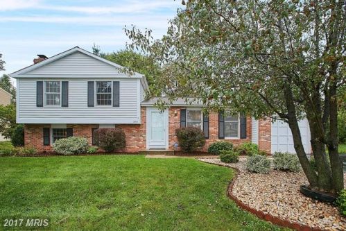 2931 Ashdown Forest Dr, Herndon, VA 20171-2318