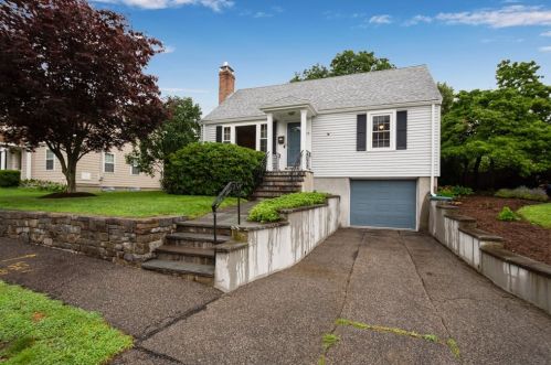 28 John St, Needham, MA 02494-1727