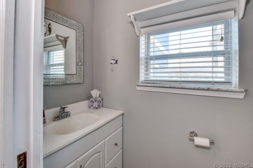 4241 Atlantic Ave, Daytona Beach FL 32127-7004 exterior