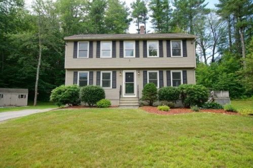 9 Deer Hollow Rd, Plaistow, NH 03865-2119