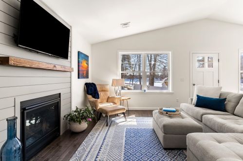 23 Holts Point Rd, Sandown NH  03873-2517 exterior