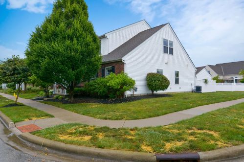 4704 Trumhall Dr, Darbydale OH  43123-8127 exterior