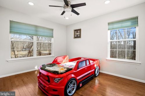 301 Belford Dr, Princeton NJ  08540-9000 exterior