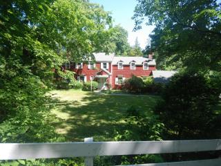 28 Stratford Rd, Harrison, NY 10528-1125