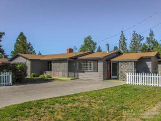 1055 17th St, Eagle Crest, OR 97756-2517