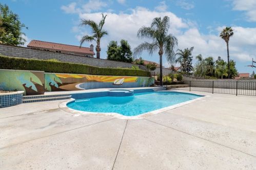 1754 Somerset Ln, Redlands CA  92374-5561 exterior