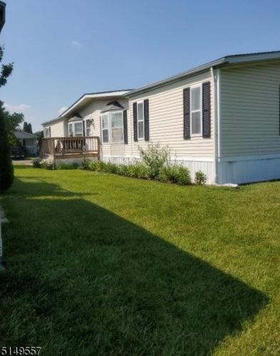 14 Caroline Dr, Belvidere NJ  07823-2849 exterior