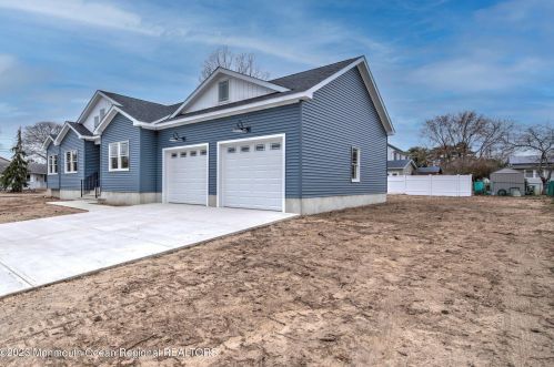 414 Seaward Pl, Lacey NJ  08731-2836 exterior